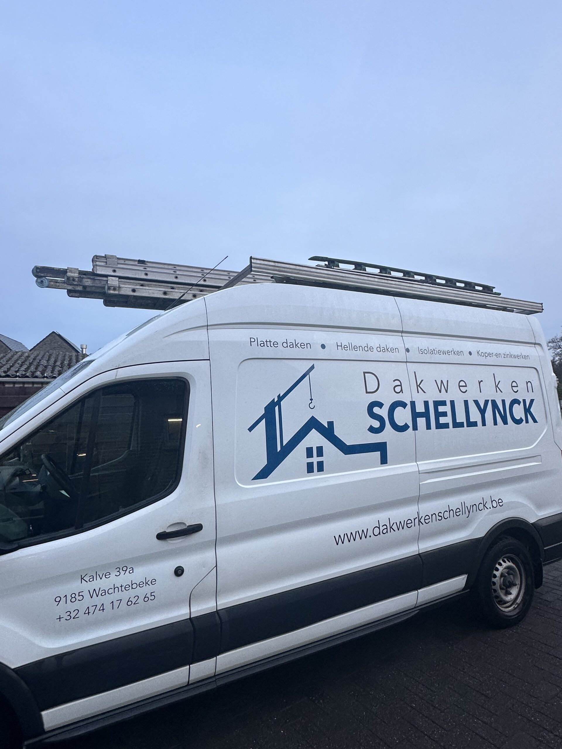 Bestelwagen van Dakwerken Schellynck