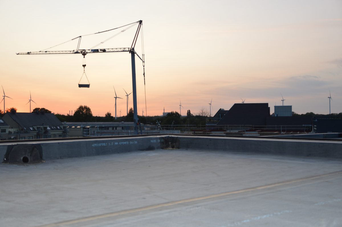Plat dak in EPDM boven aanbouw in Zelzate — Dakwerken Schellynck