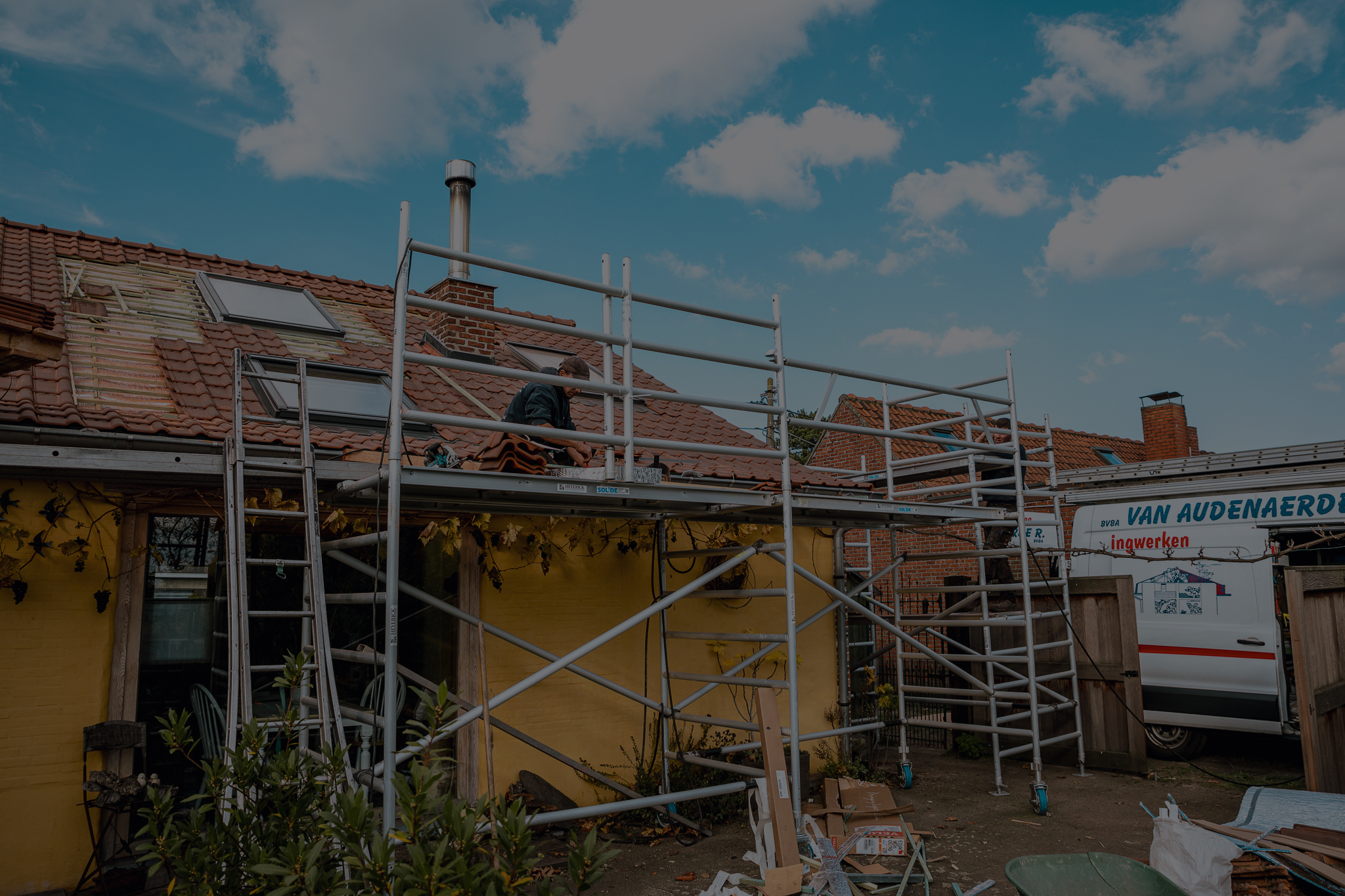 Volledige dakrenovatie rijwoning in Wachtebeke — Dakwerken Schellynck